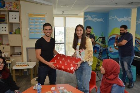الموسيقار زيد ديراني يزور مرافق المركز ويمضي وقتاً مع أطفاله